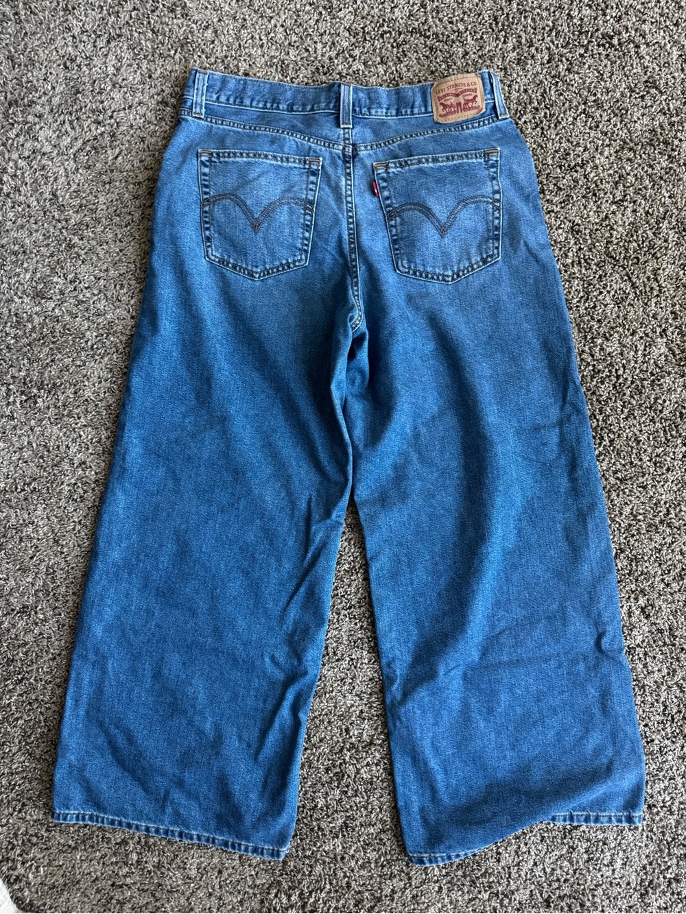 Levi's ‘94 Mid-Rise Baggy Wide-Leg Jeans in Light Blue Wash - Picture 4 of 5